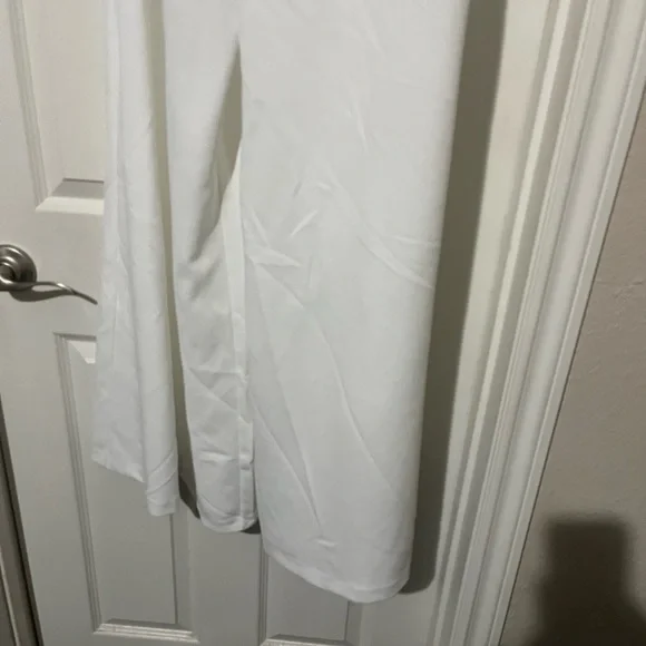 Zara White Jumpsuit with Minimalist Design - Picture 4 of 8